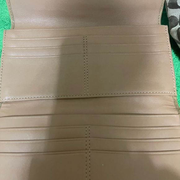 Beautiful  vintage used coach purse plus wallet excellent condition clean - Picture 10 of 11